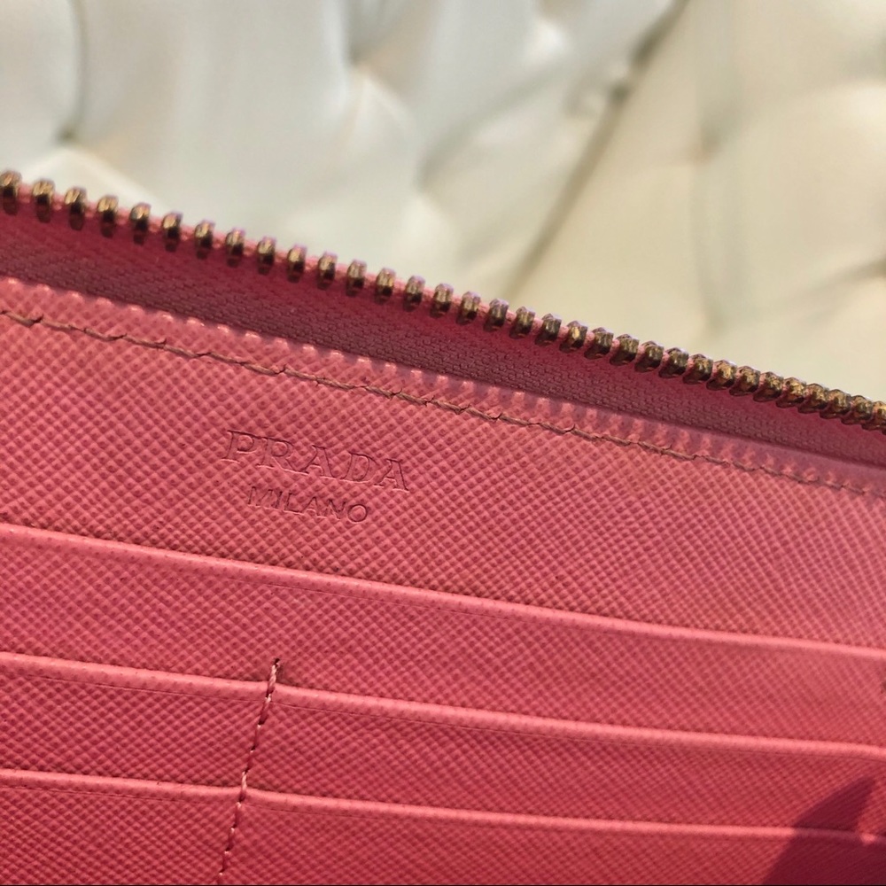 ⭕️SOLD⭕️Prada Zip Around Wallet - Picture 7 of 9